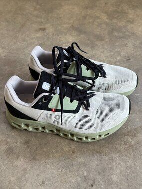 On Women's Cloudstratus 3 White and Green Sneakers Size 8